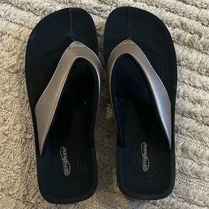 Aerothotic flip flops Women’s size 10 brown - NEW in box